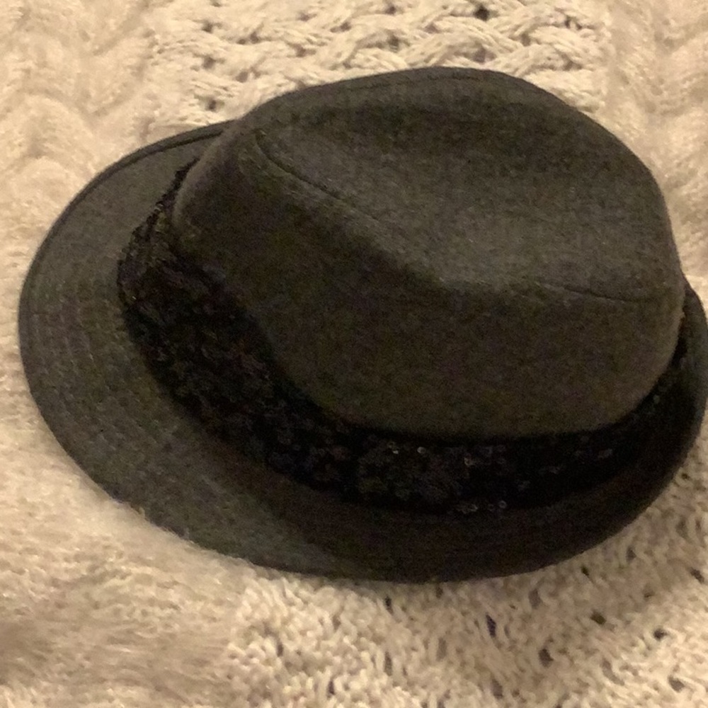 🎩Luxury Magid Hat!!!🎩 Measurement: 8L x 6W x 5H